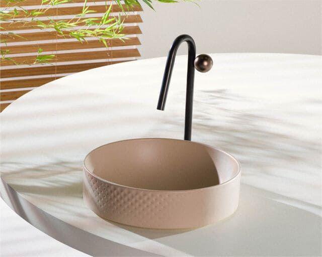 Linhas assinadas de louças e metais sanitários: Ricardo Bello